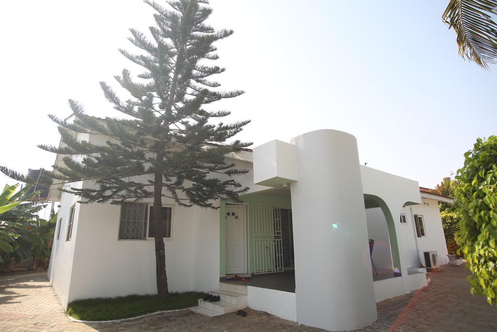 Akmary Guest House Ogbodjo Exteriör bild